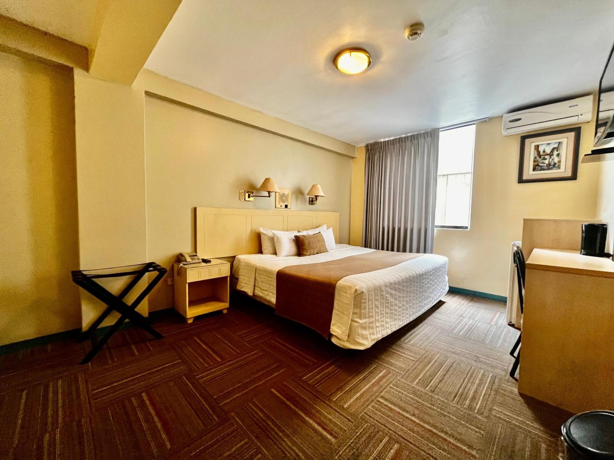 Hotel Embajadores 3*